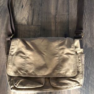 Men’s Fossil messenger bag. Very lightly used.